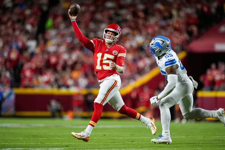 Las Vegas Raiders at Kansas City Chiefs Picks and Predictions for Sunday, October 19, 2025