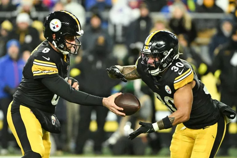 Miami Dolphins vs Pittsburgh Steelers Picks and Prediction for Monday December 15 2025