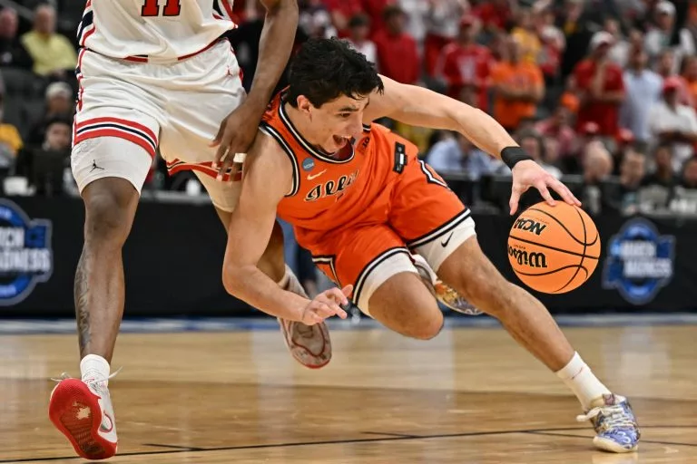 Iowa Hawkeyes vs Illinois Fighting Illini Picks and Predictions for Saturday March 28 2026